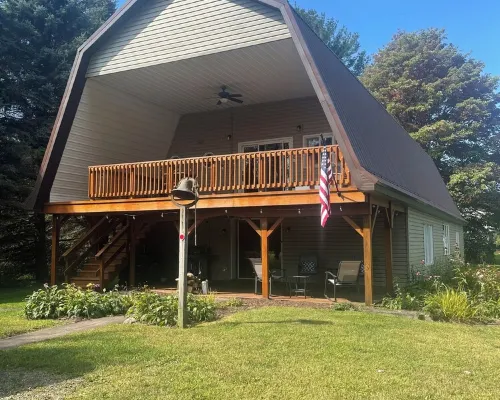 Big Barn in Bemus Point, unique, peaceful, and memorable Hotele w: Ellery