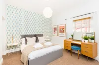 Fabulous 3 Bed Apartment with Private Courtyard