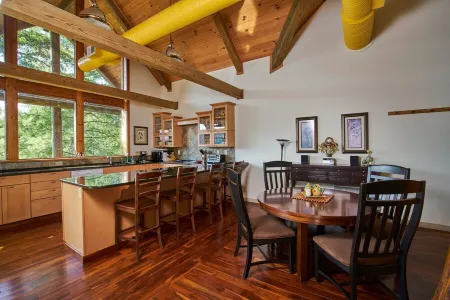 Private, Romantic Luxury Mountain Cabin in the Woods with Incredible Views