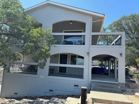 Explore natures retreat with amazing views of Lake Tulloch and close to Yosemite