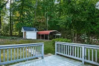 Charming Home Minutes from Town ! Close to Golf Course and Kings Dominion !