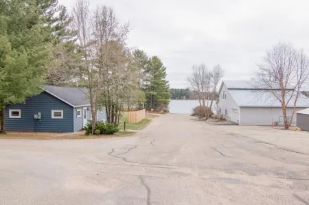 Home with access to Pleasant Lake