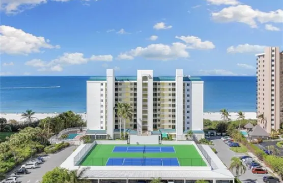 Escape the Cold! Beachfront Newly Remodeled 7th Floor Apollo Condo Ocean View