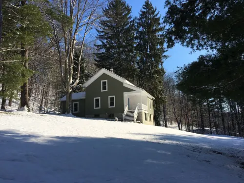 Historic Cabin On 300 Acre Farm In Amish Country