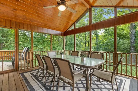 Secluded Spacious Cabin | Private Hot Tub | Large Bedrms | Huge Deck & Screen Rm