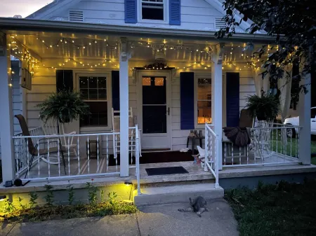 Peaceful cottage in farmland - close to Luray, Shenandoah River & National Park