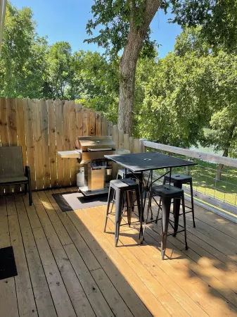 SPECTACULAR CABIN on the White River! EV charger on site.