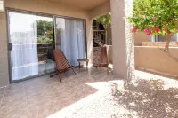 Endless CASAbilities at this updated, clean Arcadia condo