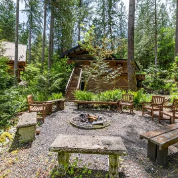 Hot Tub, Sauna, Large Open Great Room, Spacious Kitchen, Pet Friendly, Trails.