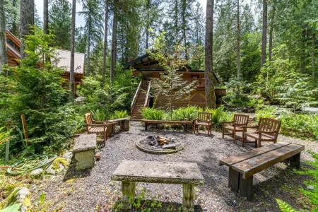 Hot Tub, Sauna, Large Open Great Room, Spacious Kitchen, Pet Friendly, Trails.