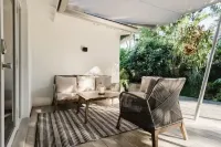 Modern  Relaxing Zen ~ 5 ★  New pool, HotTub, Magic Garden!