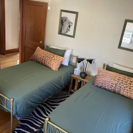 Charming & convenient house in downtown Marshall