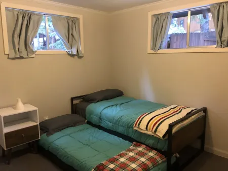 Lake Tahoe 4 Bed 2 Bath Cabin Close to Lake Отели в г. Carnelian Bay