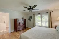 Waterfront, fish from dock, 4 min to beach, Private Pool, Dock and beach