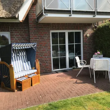 Dreams under a thatched roof, terrace, WLAN, beach chair on the family beach free of charge