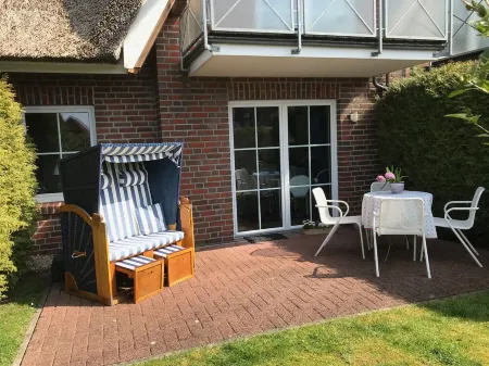 Dreams under a thatched roof, terrace, WLAN, beach chair on the family beach free of charge