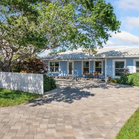 Blue Banyan Boathouse w/POOL/DOCK!
