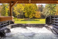 3 BR Black Bear Lodge on Pine Creek w/ Hot Tub