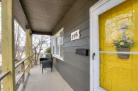 Sunny's Haven in Little Italy