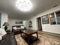 Quiet spacious Home by Lake Harris. Walk to Venation gardens, stroll by the Lake Отели в г. Лисберг