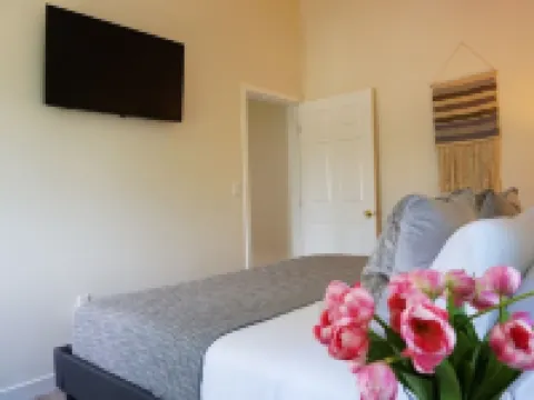 *NEW CONSTRUCTION* Sun Splashed 2b King bed w/pool by LAX, beaches, Disneyland. カーソンのホテル