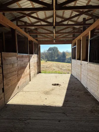 Kentucky Hollow-Mammoth Cave Cabin and Horse Barn