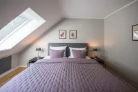 Luxurious Cirksena vacation apartment in Karl-Georgs-Forst; dogs welcome