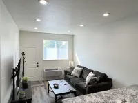 Newly remodeled, centrally located apartment - Unit B