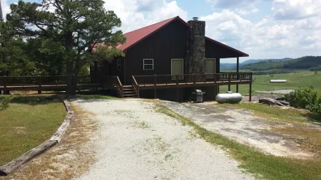 Calico Rock Cabin-500 Calico St 390 Chessmond Ferry Rd viewing the White River