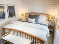 Private lakefront oasis close to wineries and Hammondsport The Brewery of Broken Dreams 주변 호텔