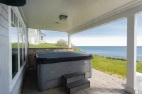 Luxurious Oceanfront Property: A Cruising Feeling Awaits You ! Hotels in York