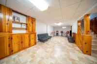 4BedR Sleeps 12  Central Location & Pet-Friendly