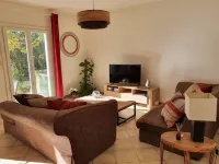 Large pleasant house with a flowery garden and a swimmingpool Hotels in Canet-en-Roussillon