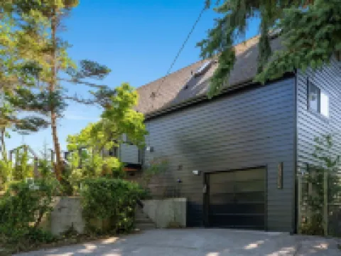 Renovated A-frame with water view Hotels in Vashon