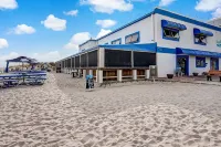 NEW: Oceanfront Luxury Home l Beachfront Deck, Patio l Hot/Cold Outdoor Shower