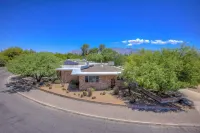 Peaceful Mid-Century Retreat with Pool and Hot Tub Hotels near Yume Japanese Gardens of Tucson