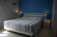 Charming furnished holiday rental on the Bassin d'Arcachon. Hotels in Audenge