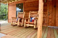 Romantic Ava Haus CABIN. 3 minutes to Main!See our other 4 Ava Haus rentals!