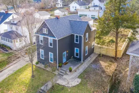 Top Home in Kettering!  Near Downtown Dayton! Отели в г. Кеттеринг