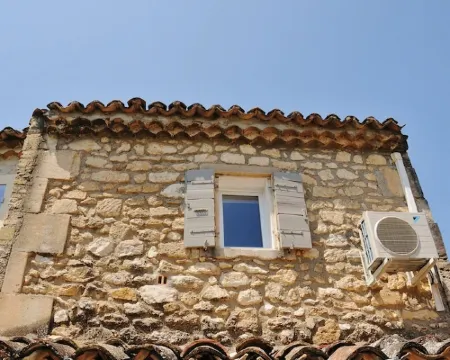Au Mazet de Carmélina, an old building dating from 1850 in the heart of the Alpilles mountains Hotels in Paradou