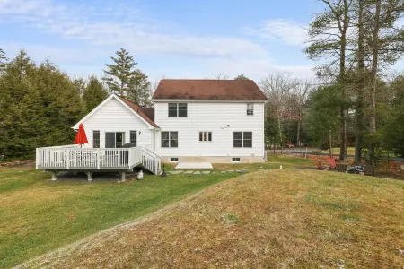 Lakefront Backyard! Secluded Fishing, Kayaks, Arcade Room, Poker Room and Gym! Отели в г. Парадайс Тауншип