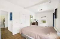 Charming top floor duplex with garden-patio.