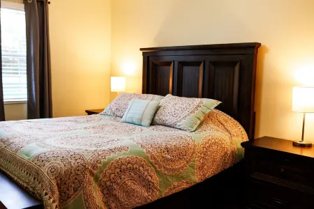 Cozy escape minutes from The Ark!