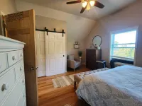 Private Finger Lakes Getaway with a Pool, Hot Tub, and Sauna, Timber Frame Porch Hotels in Conesus