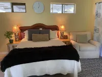 Private Banana Tree Cottage with Ocean Views Hotel dekat Kohala Mountain Range