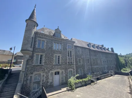 Venez Dormir Dans Lancien Hospice Duzerche