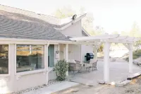 'Sunshine Cottage' w/ Flower Garden, near Temecula Wineries Hotel in zona Lake Skinner Recreation Area