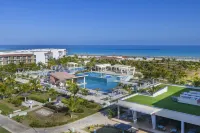 Grand Aston Cayo Paredón فنادق في 