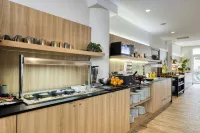 Hilton Garden Inn Brussels City Centre - breakfast