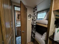RV/camper in terrific Via Madonna property Hoteles en Englewood